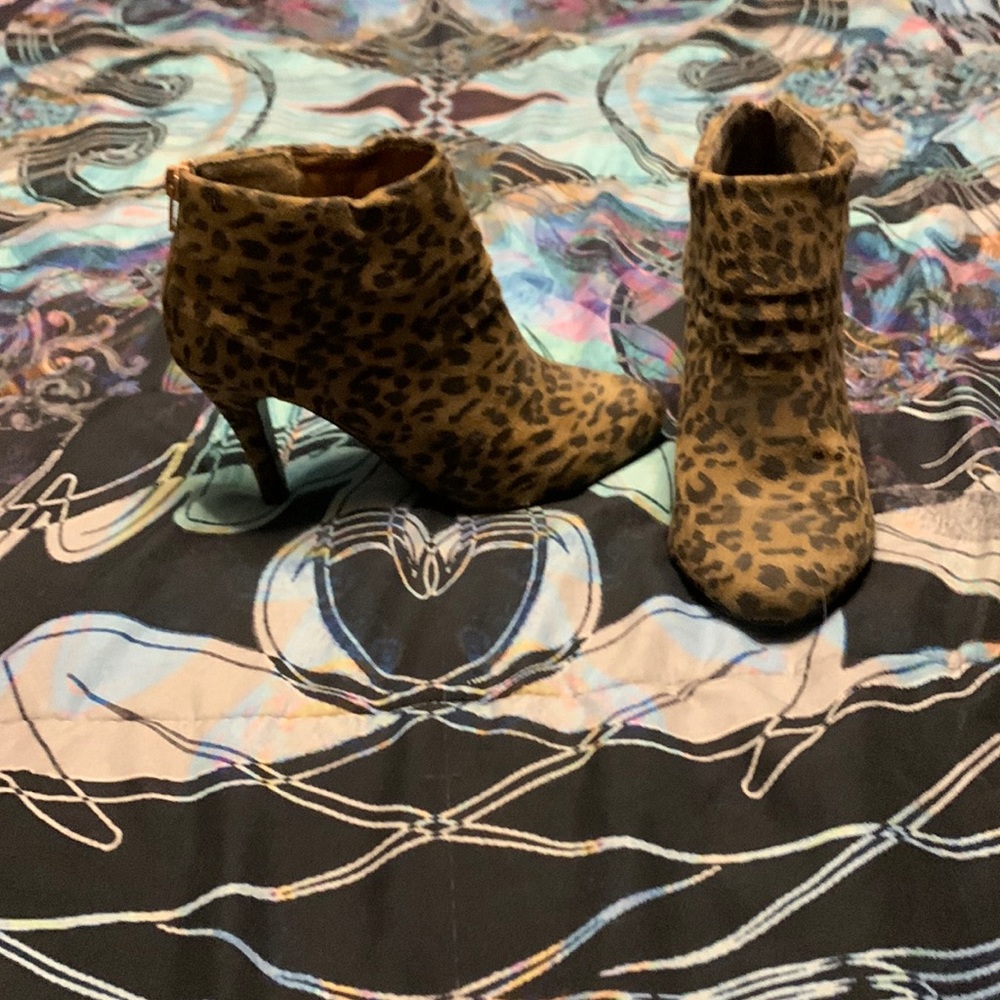 Sexy! High heel realistic cheetah print booties boots w/ functional back zippers